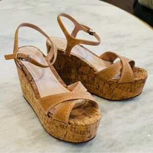 Schultz platform sandal size 6.5